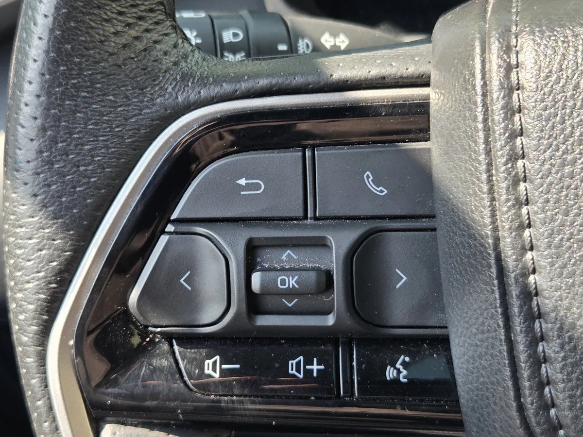 2023 Toyota Tundra Hybrid Limited Hybrid thumbnail 25
