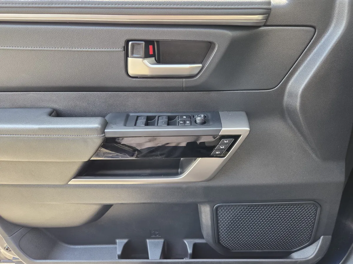 2023 Toyota Tundra Hybrid Limited Hybrid thumbnail 27