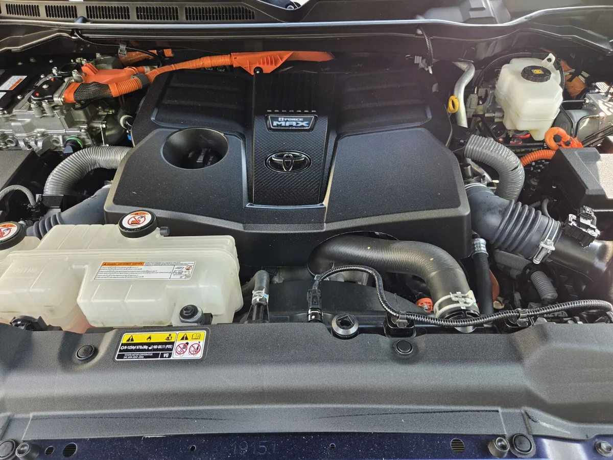2023 Toyota Tundra Hybrid Limited Hybrid thumbnail 28