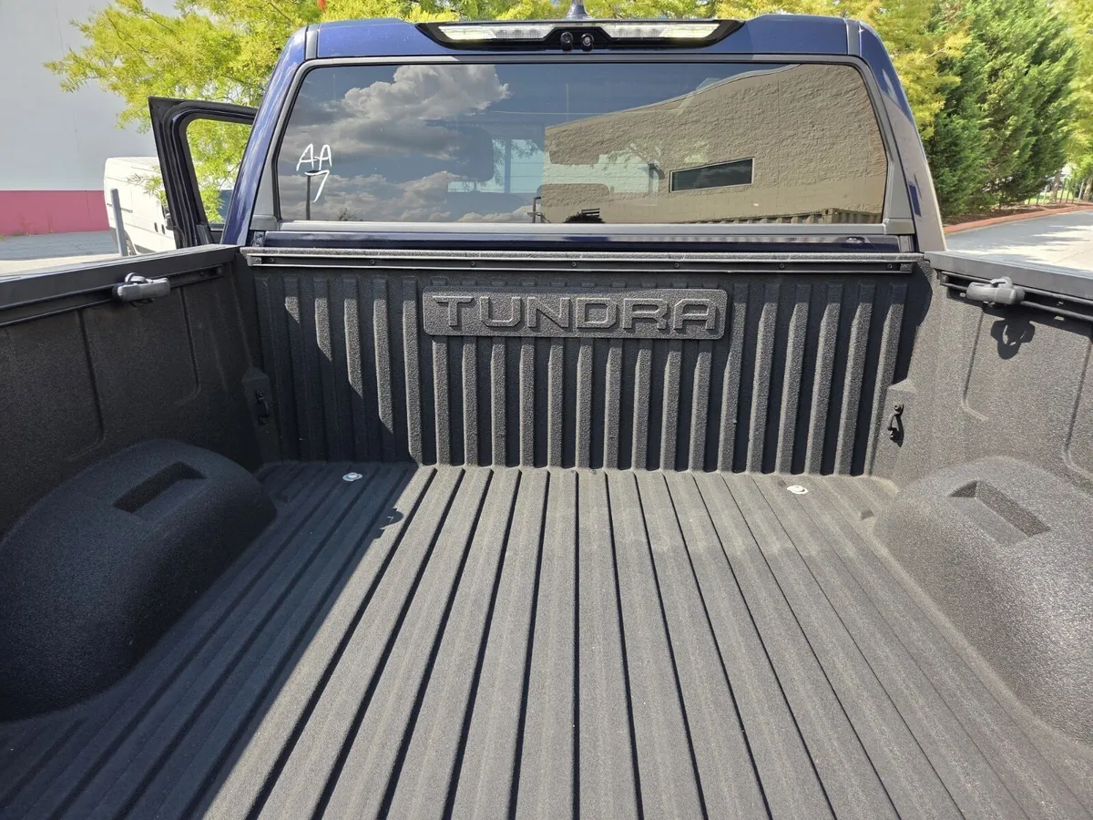 2023 Toyota Tundra Hybrid Limited Hybrid thumbnail 29