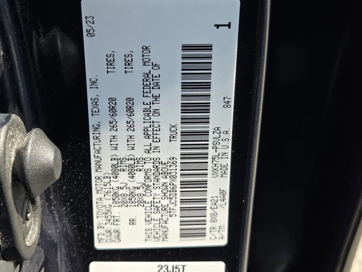 2023 Toyota Tundra Hybrid Limited Hybrid thumbnail 32
