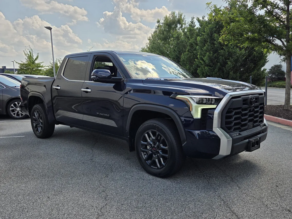 2023 Toyota Tundra Hybrid Limited Hybrid thumbnail 4