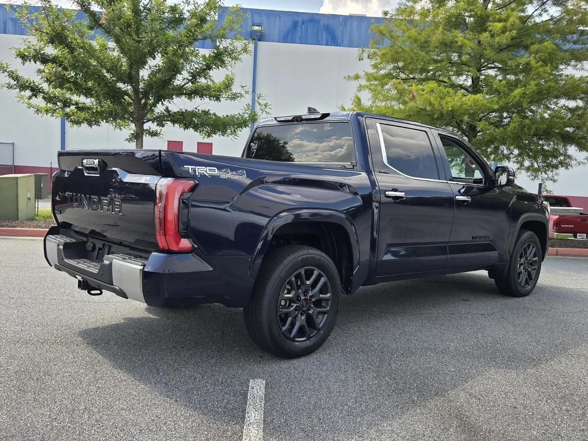 2023 Toyota Tundra Hybrid Limited Hybrid thumbnail 6