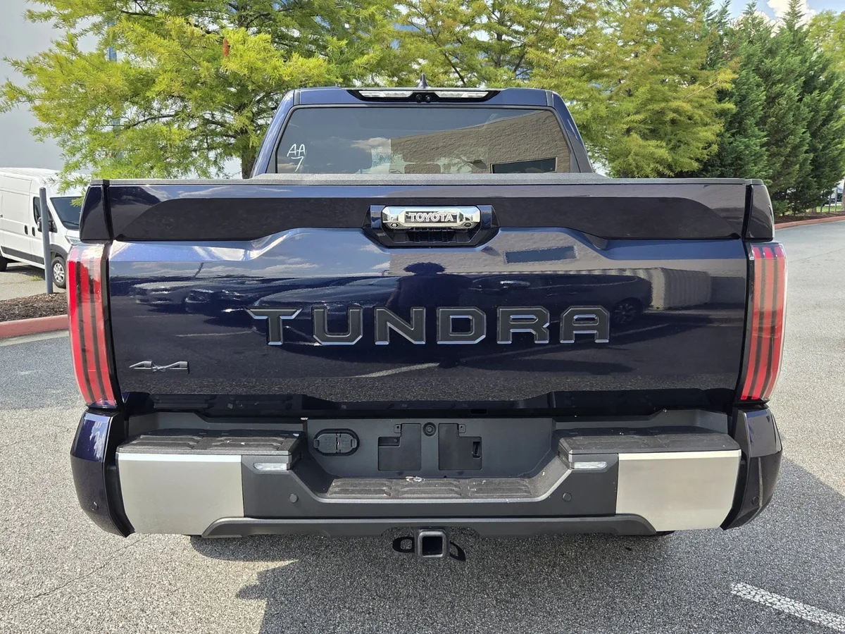 2023 Toyota Tundra Hybrid Limited Hybrid thumbnail 7