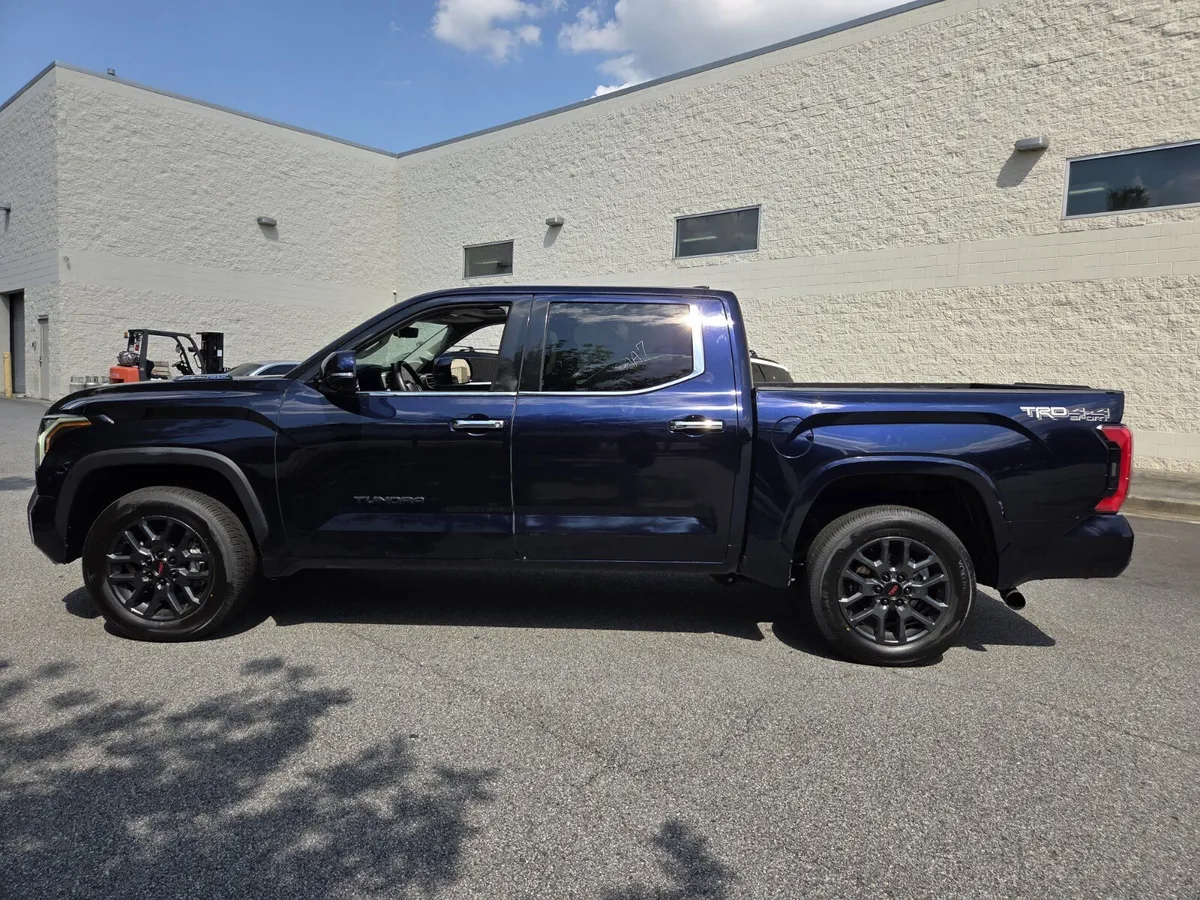 2023 Toyota Tundra Hybrid Limited Hybrid thumbnail 9