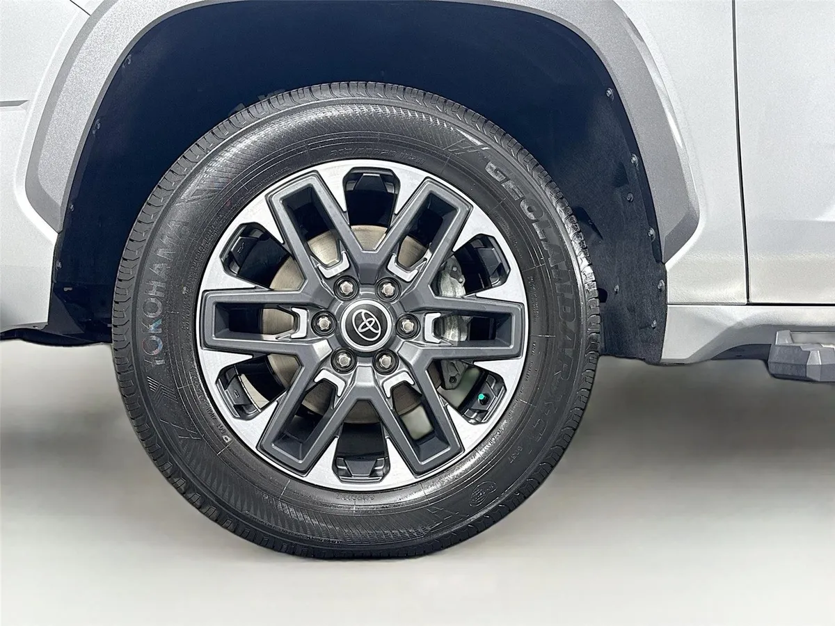 2023 Toyota Tundra Limited thumbnail 12