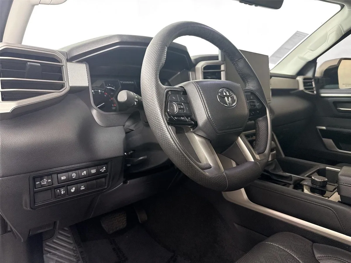 2023 Toyota Tundra Limited thumbnail 13