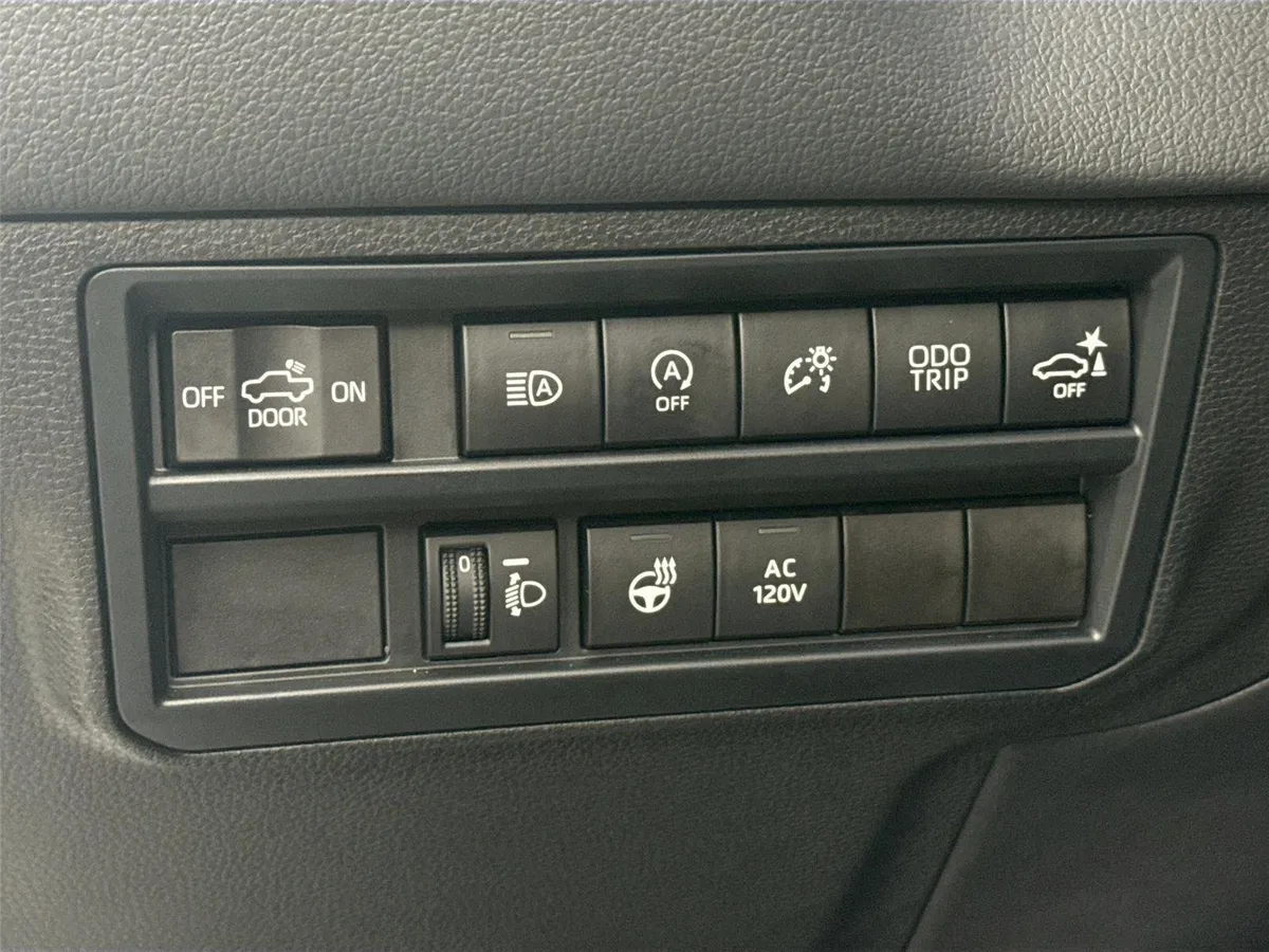 2023 Toyota Tundra Limited thumbnail 14