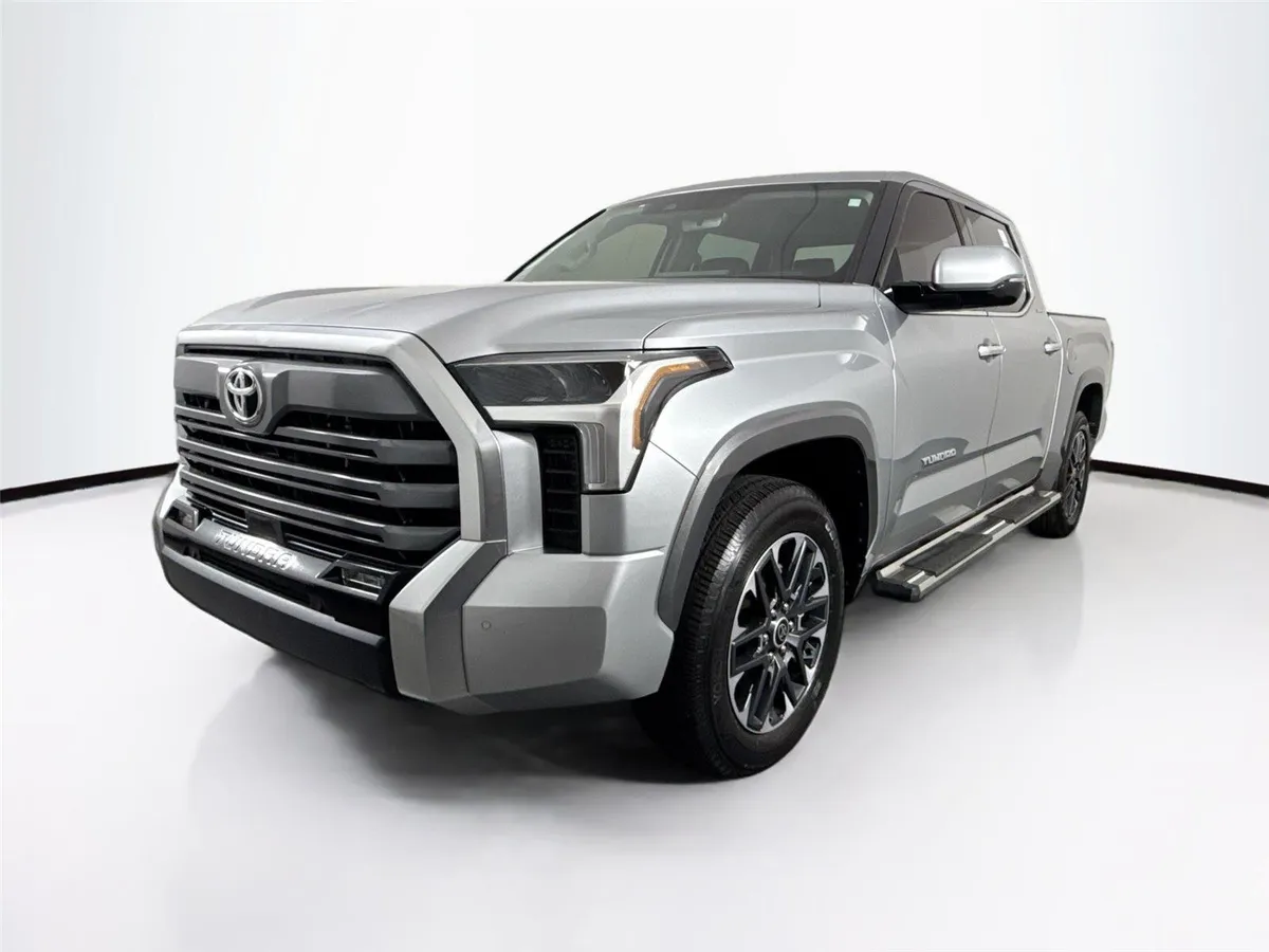 2023 Toyota Tundra Limited thumbnail 2