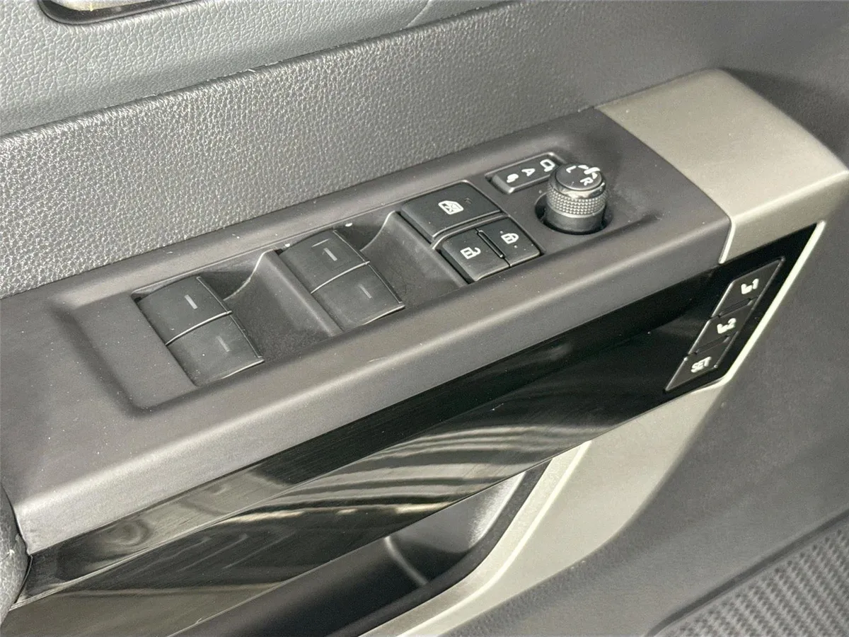 2023 Toyota Tundra Limited thumbnail 30