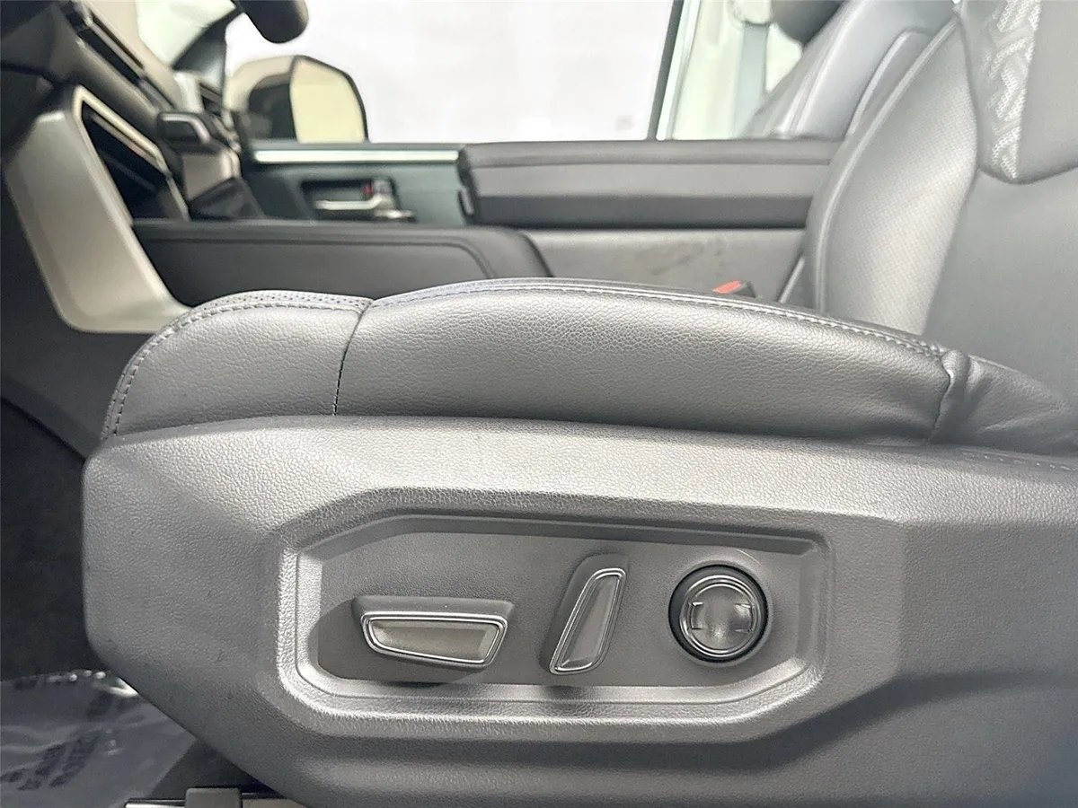 2023 Toyota Tundra Limited thumbnail 31