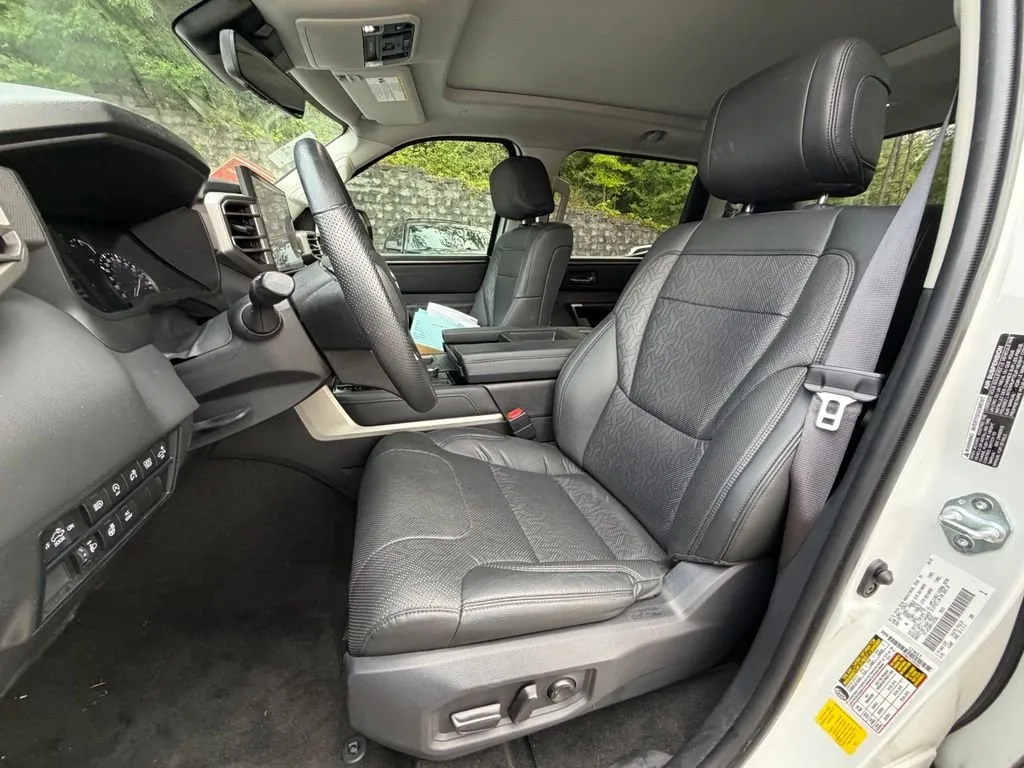 2023 Toyota Tundra Limited thumbnail 5
