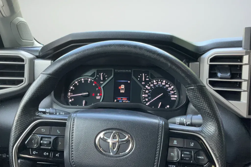 2023 Toyota Tundra Limited thumbnail 14