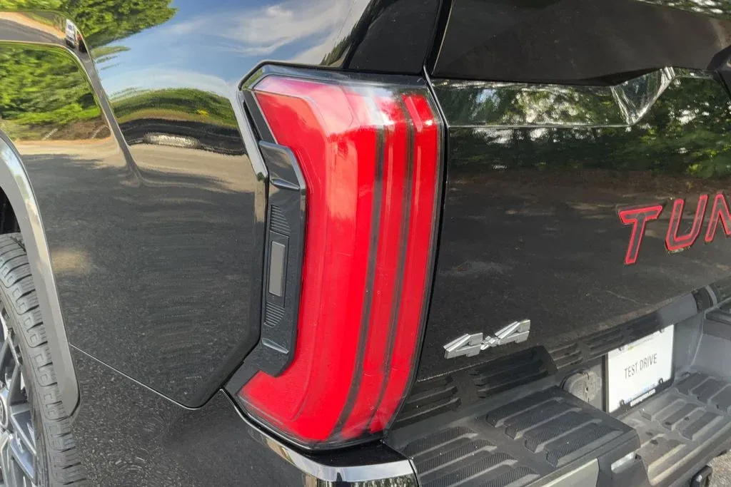 2023 Toyota Tundra Limited thumbnail 27