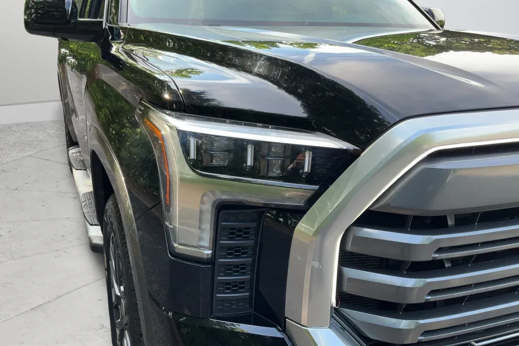 2023 Toyota Tundra Limited thumbnail 30