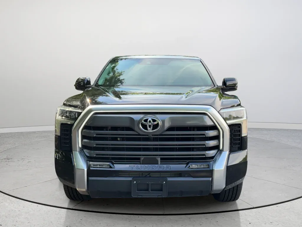 2023 Toyota Tundra Limited thumbnail 4