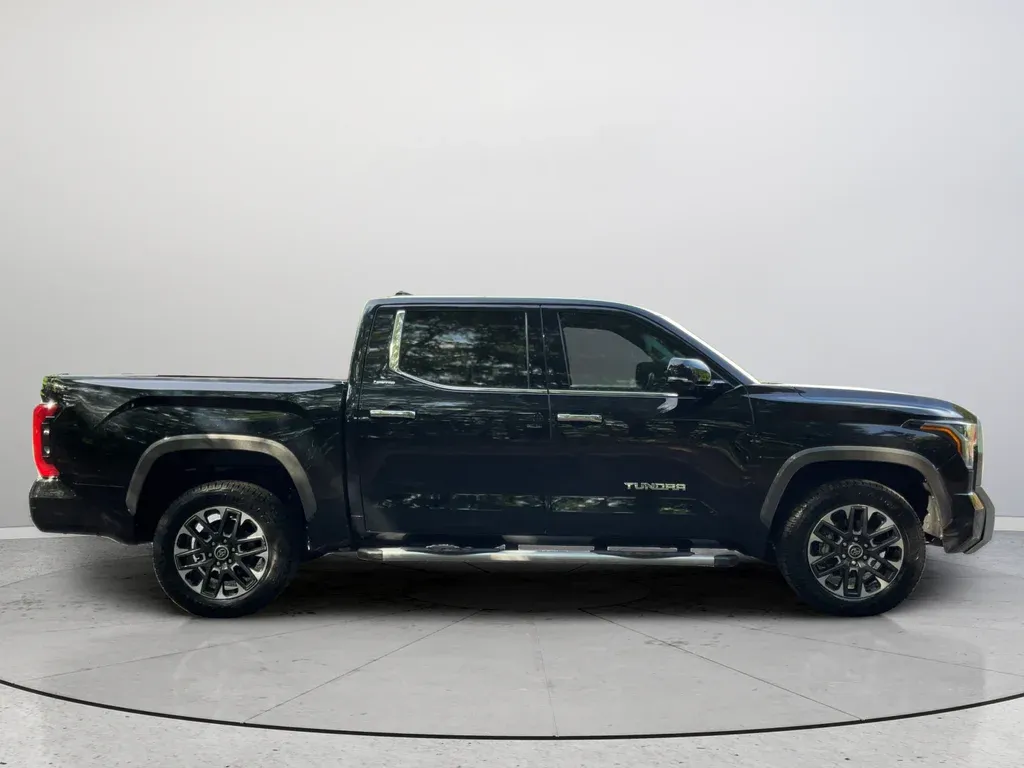 2023 Toyota Tundra Limited thumbnail 6