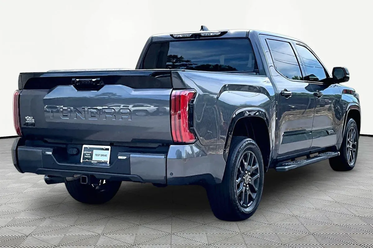 2023 Toyota Tundra Platinum thumbnail 13