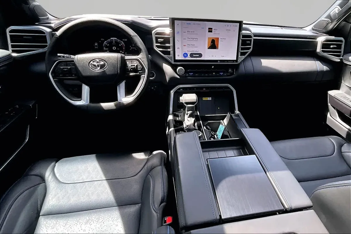2023 Toyota Tundra Platinum thumbnail 16