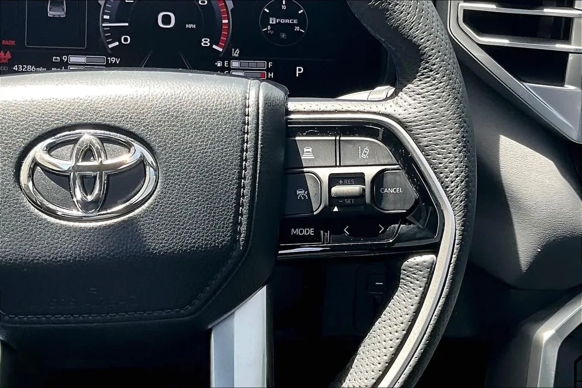 2023 Toyota Tundra Platinum thumbnail 25