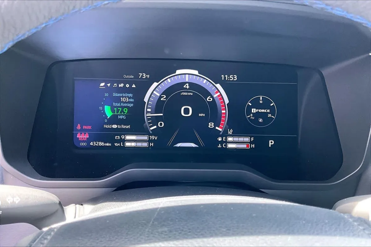 2023 Toyota Tundra Platinum thumbnail 26
