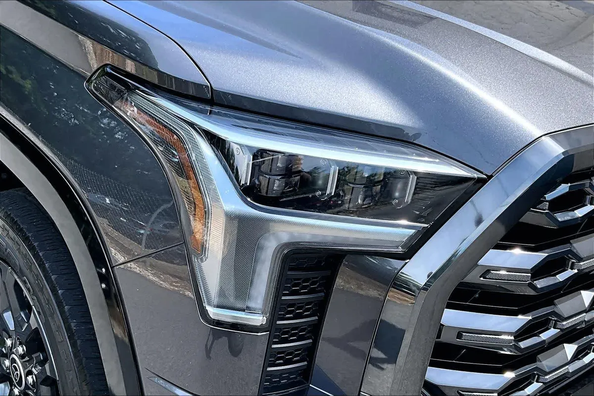 2023 Toyota Tundra Platinum thumbnail 28