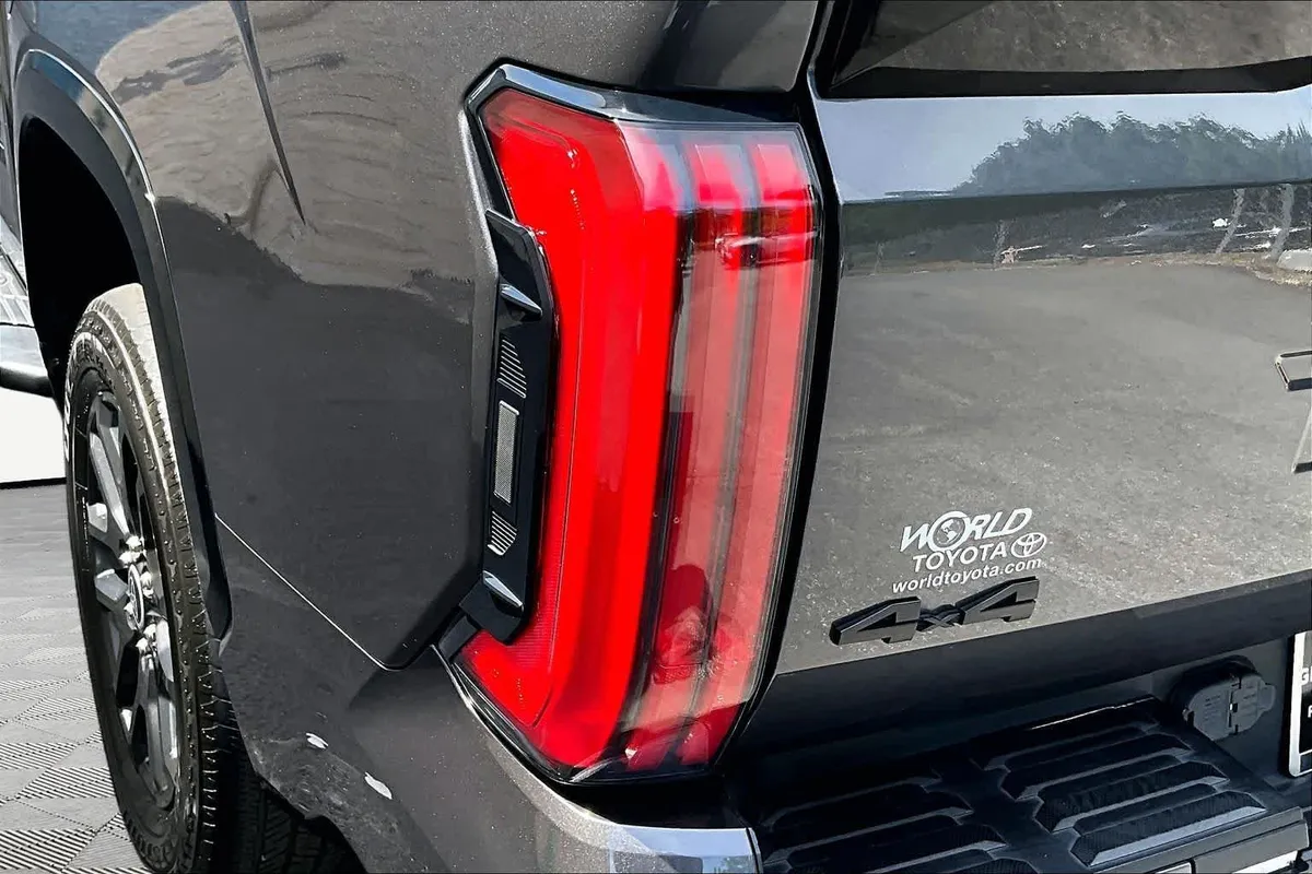 2023 Toyota Tundra Platinum thumbnail 29