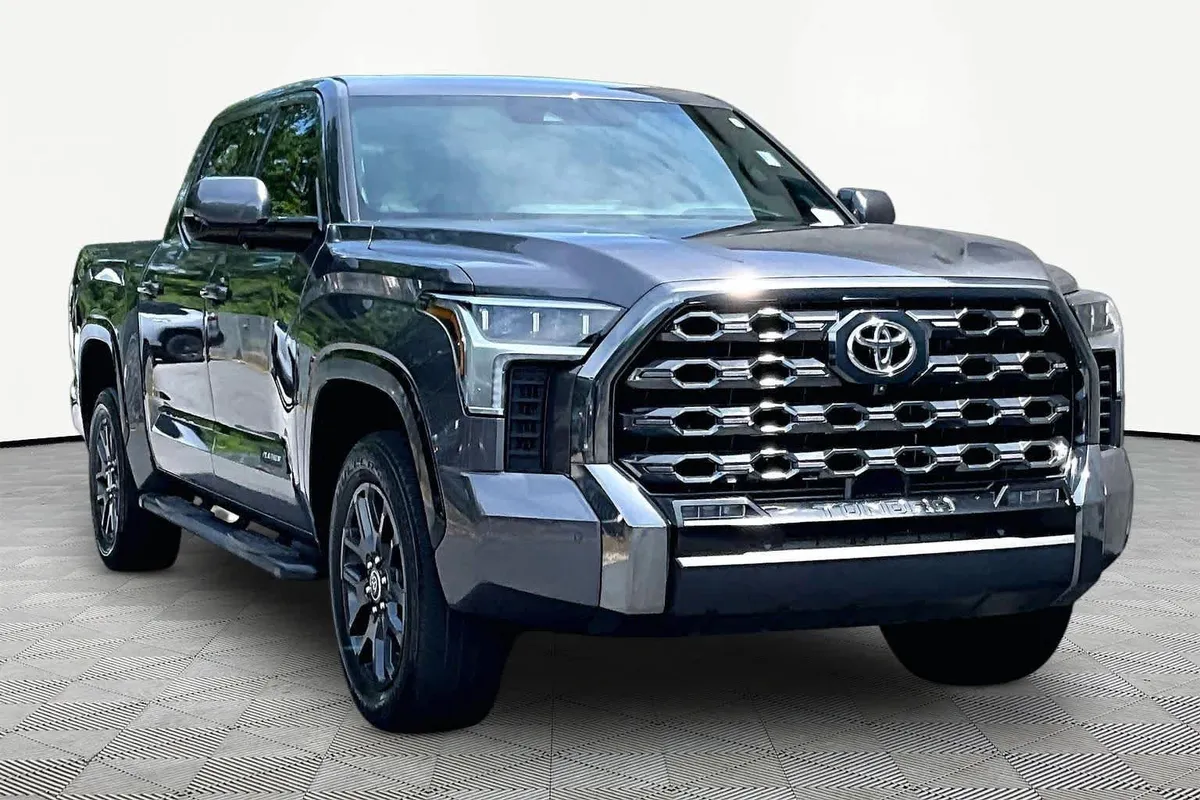 2023 Toyota Tundra Platinum thumbnail 3