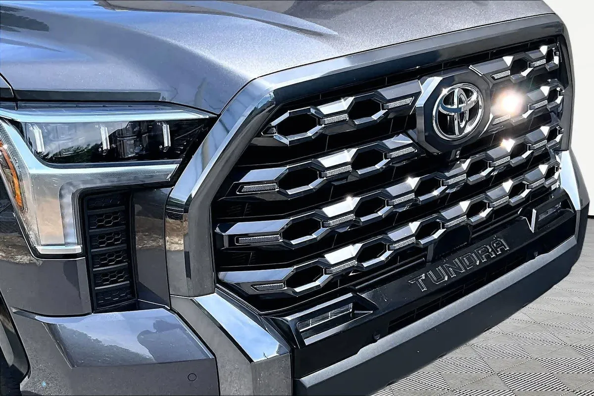 2023 Toyota Tundra Platinum thumbnail 30