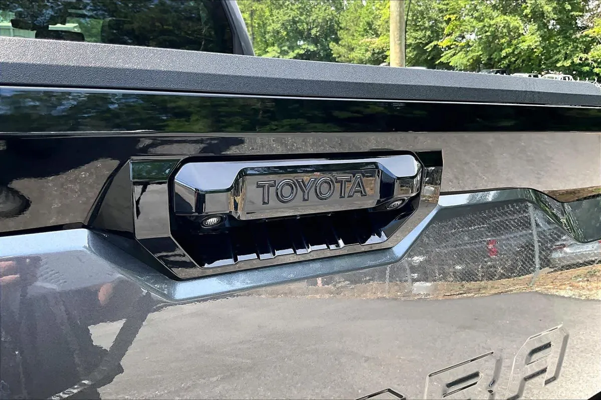 2023 Toyota Tundra Platinum thumbnail 31