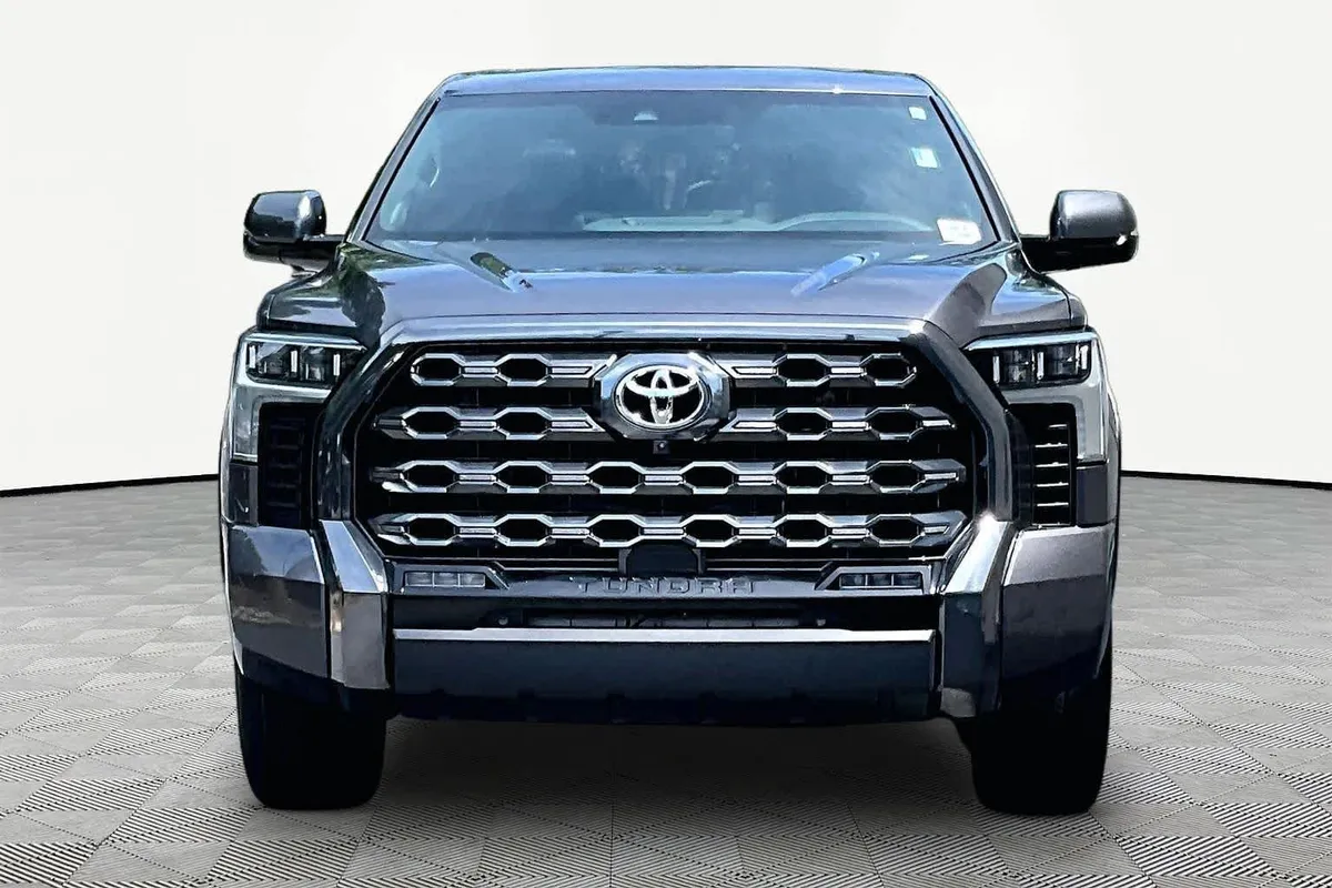 2023 Toyota Tundra Platinum thumbnail 4