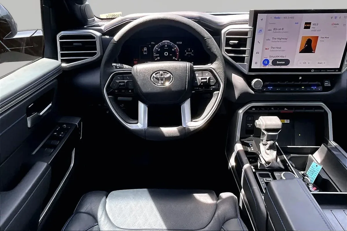 2023 Toyota Tundra Platinum thumbnail 6