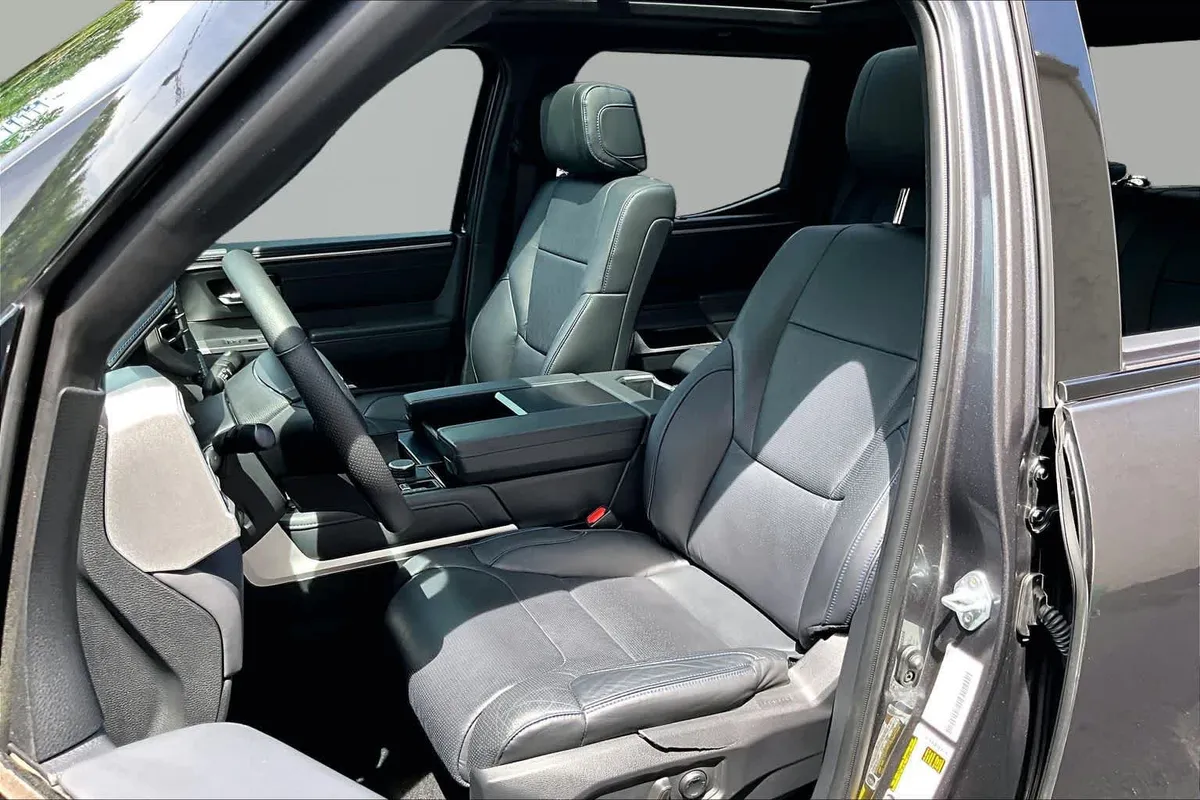 2023 Toyota Tundra Platinum thumbnail 8