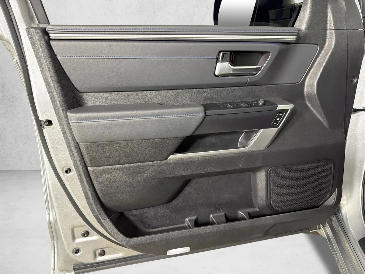 2023 Toyota Tundra Platinum Hybrid thumbnail 11