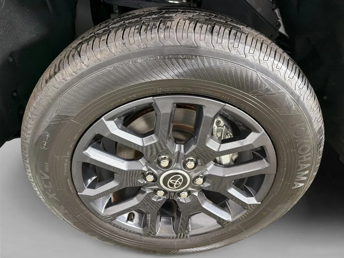 2023 Toyota Tundra Platinum Hybrid thumbnail 12
