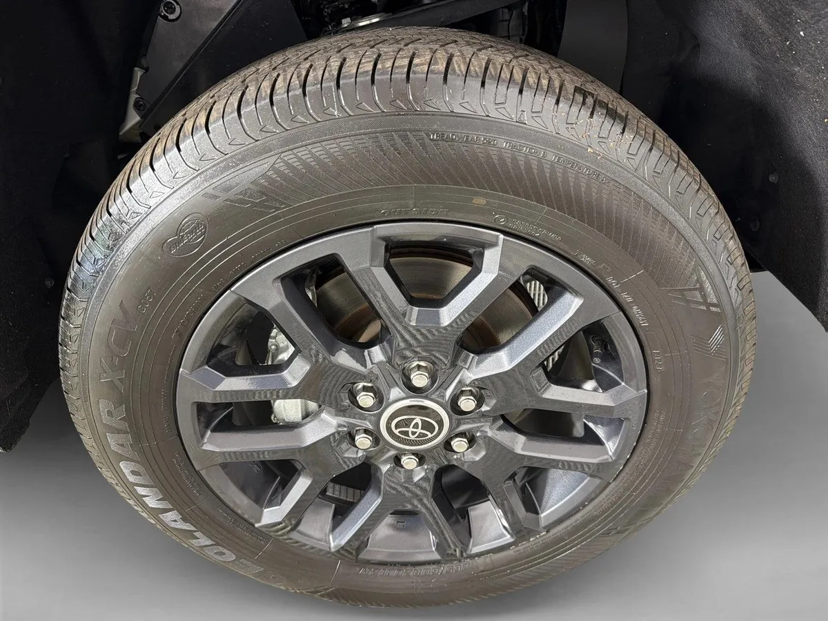 2023 Toyota Tundra Platinum Hybrid thumbnail 13