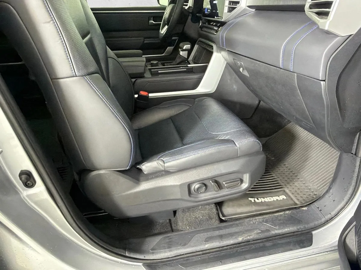 2023 Toyota Tundra Platinum Hybrid thumbnail 14