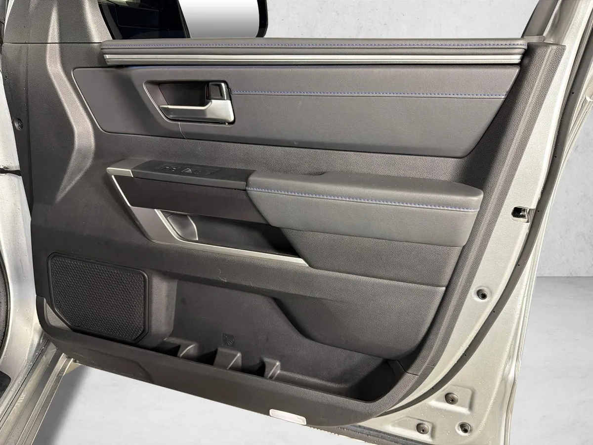 2023 Toyota Tundra Platinum Hybrid thumbnail 15