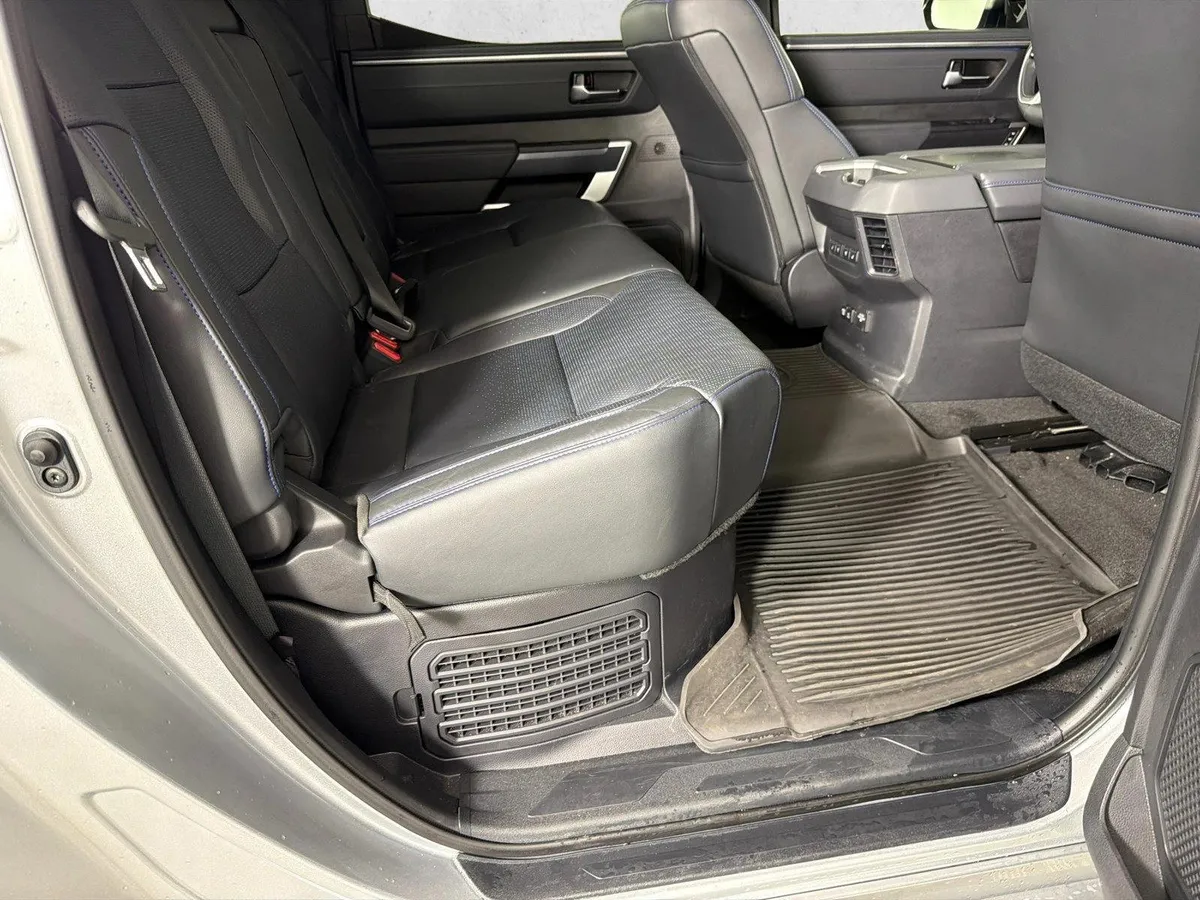 2023 Toyota Tundra Platinum Hybrid thumbnail 16