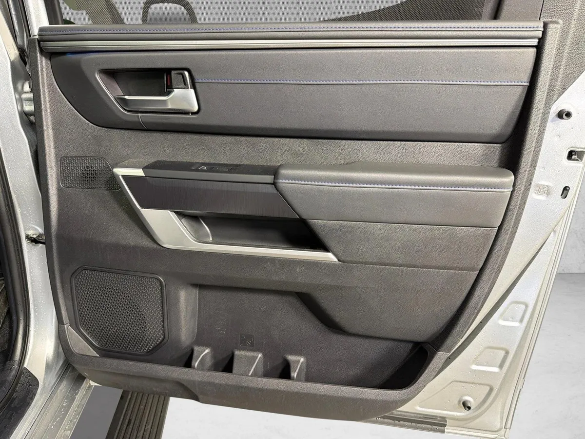 2023 Toyota Tundra Platinum Hybrid thumbnail 17