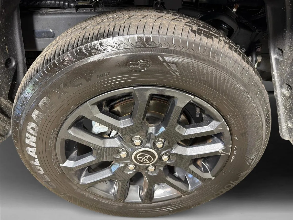 2023 Toyota Tundra Platinum Hybrid thumbnail 18