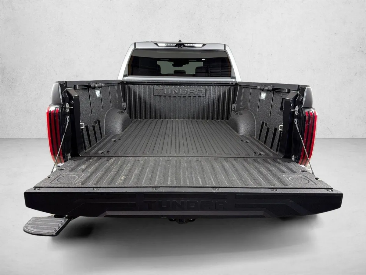 2023 Toyota Tundra Platinum Hybrid thumbnail 19
