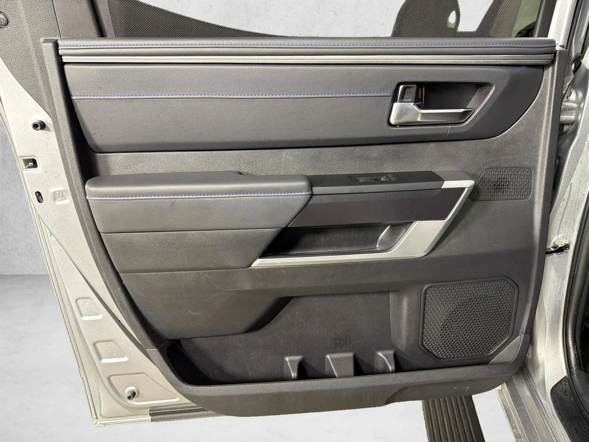 2023 Toyota Tundra Platinum Hybrid thumbnail 22