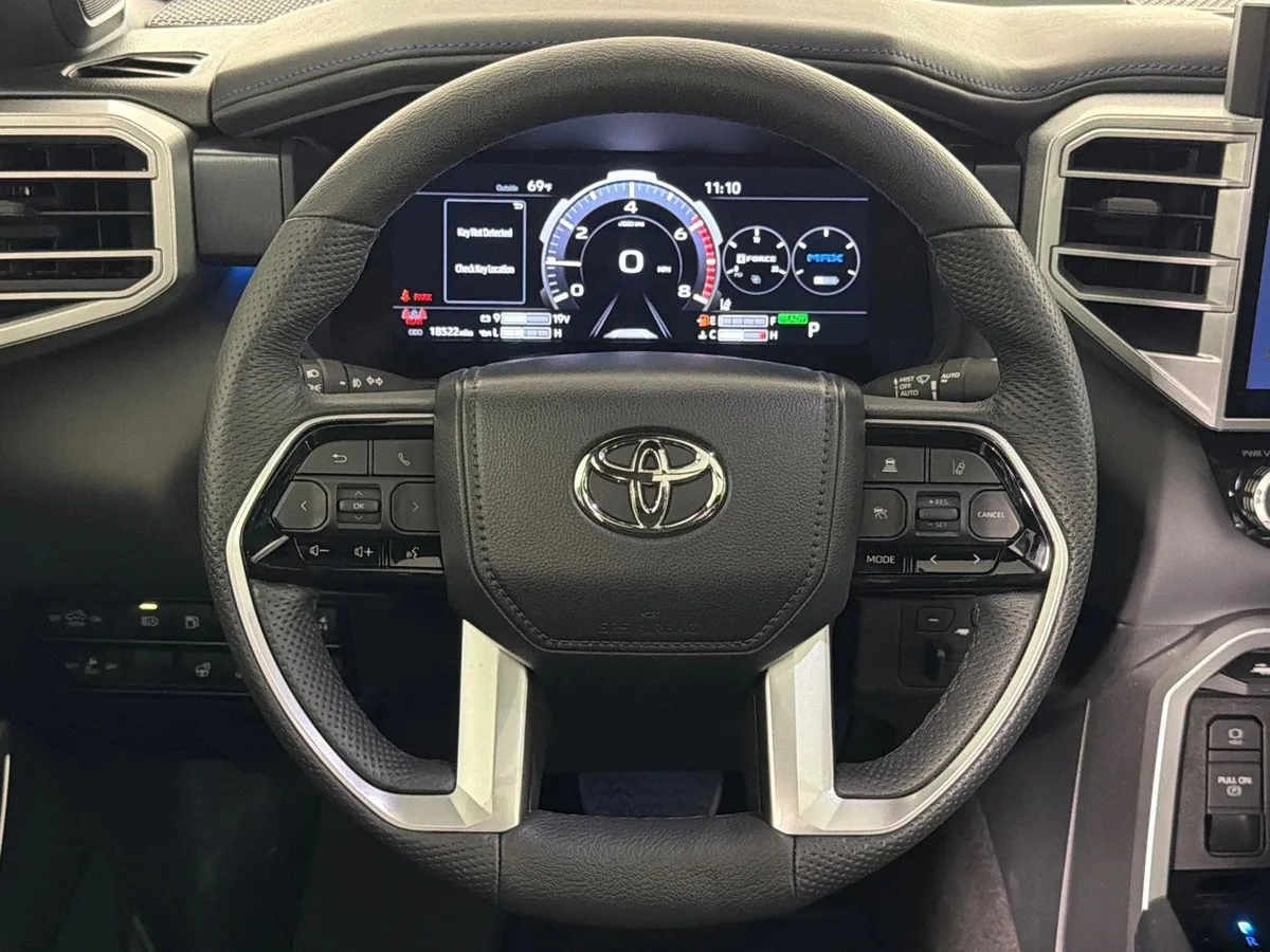 2023 Toyota Tundra Platinum Hybrid thumbnail 24