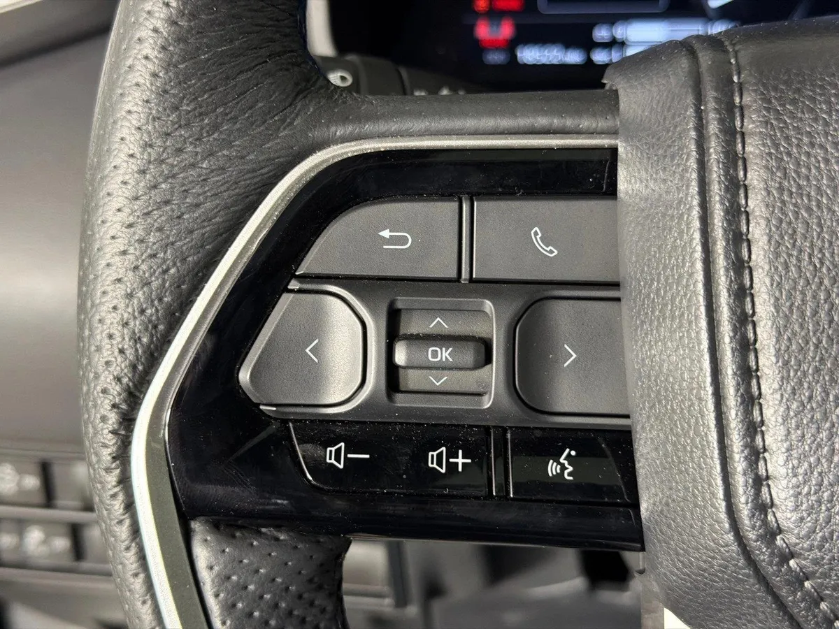 2023 Toyota Tundra Platinum Hybrid thumbnail 25