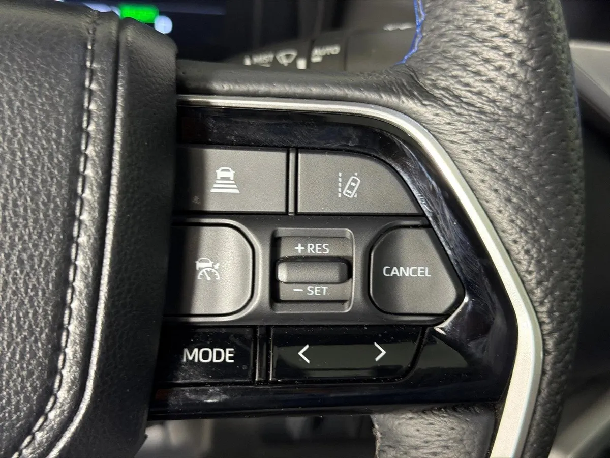 2023 Toyota Tundra Platinum Hybrid thumbnail 26