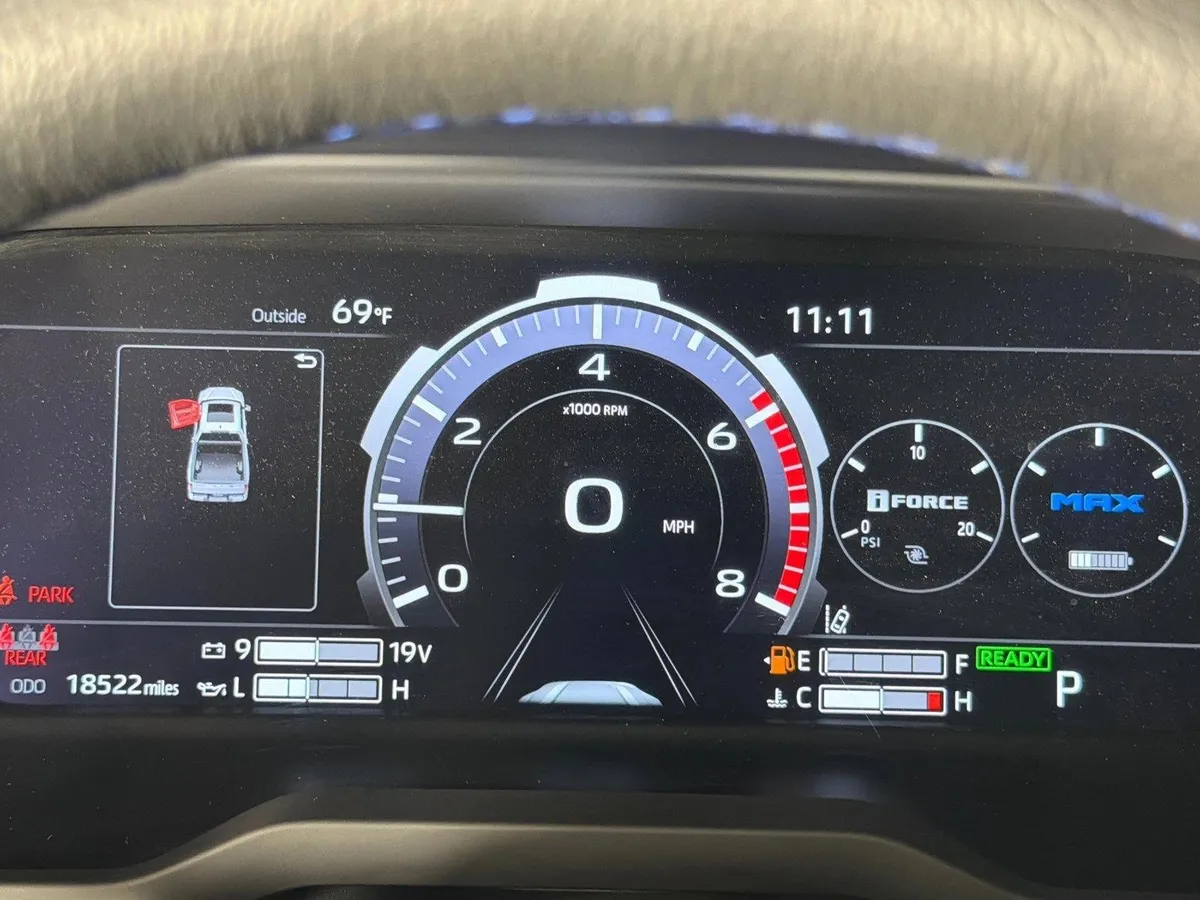 2023 Toyota Tundra Platinum Hybrid thumbnail 27
