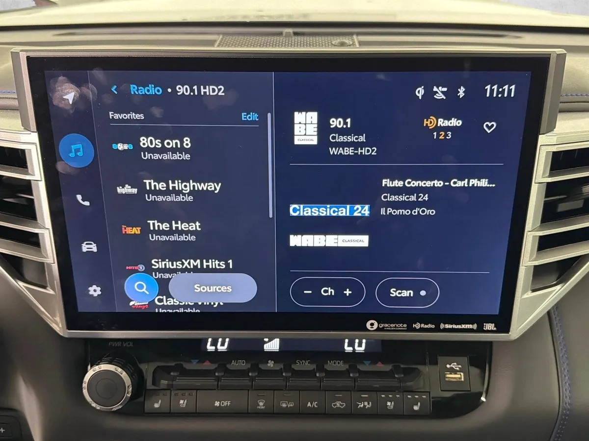2023 Toyota Tundra Platinum Hybrid thumbnail 29
