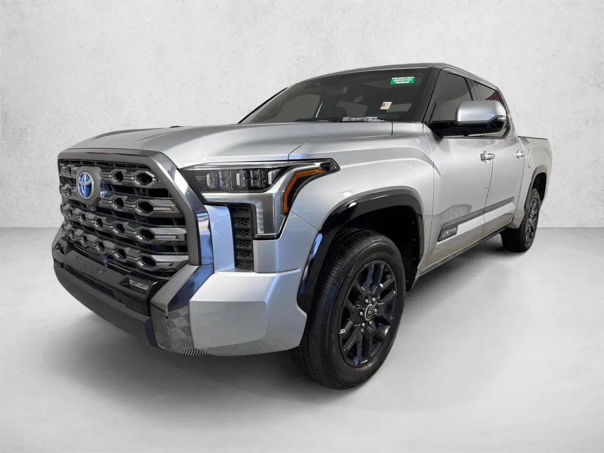 2023 Toyota Tundra Platinum Hybrid thumbnail 8