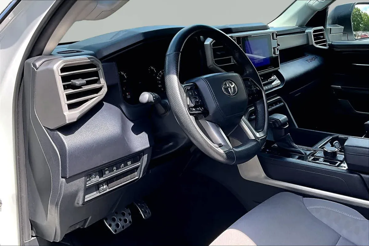 2023 Toyota Tundra SR5 thumbnail 17